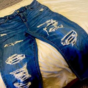 American eagle women’s destroyed jeggings